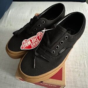 Vans Era Core Classics - Black with gum soles, Size 5
